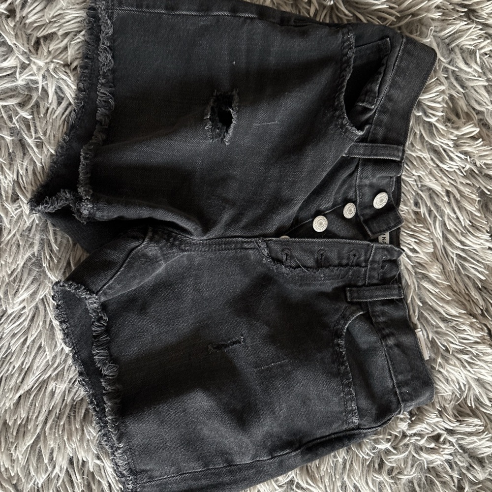 GIRLS OLD NAVY BLACK DISTRESSES DENIM SHORTS. SIZE 14.